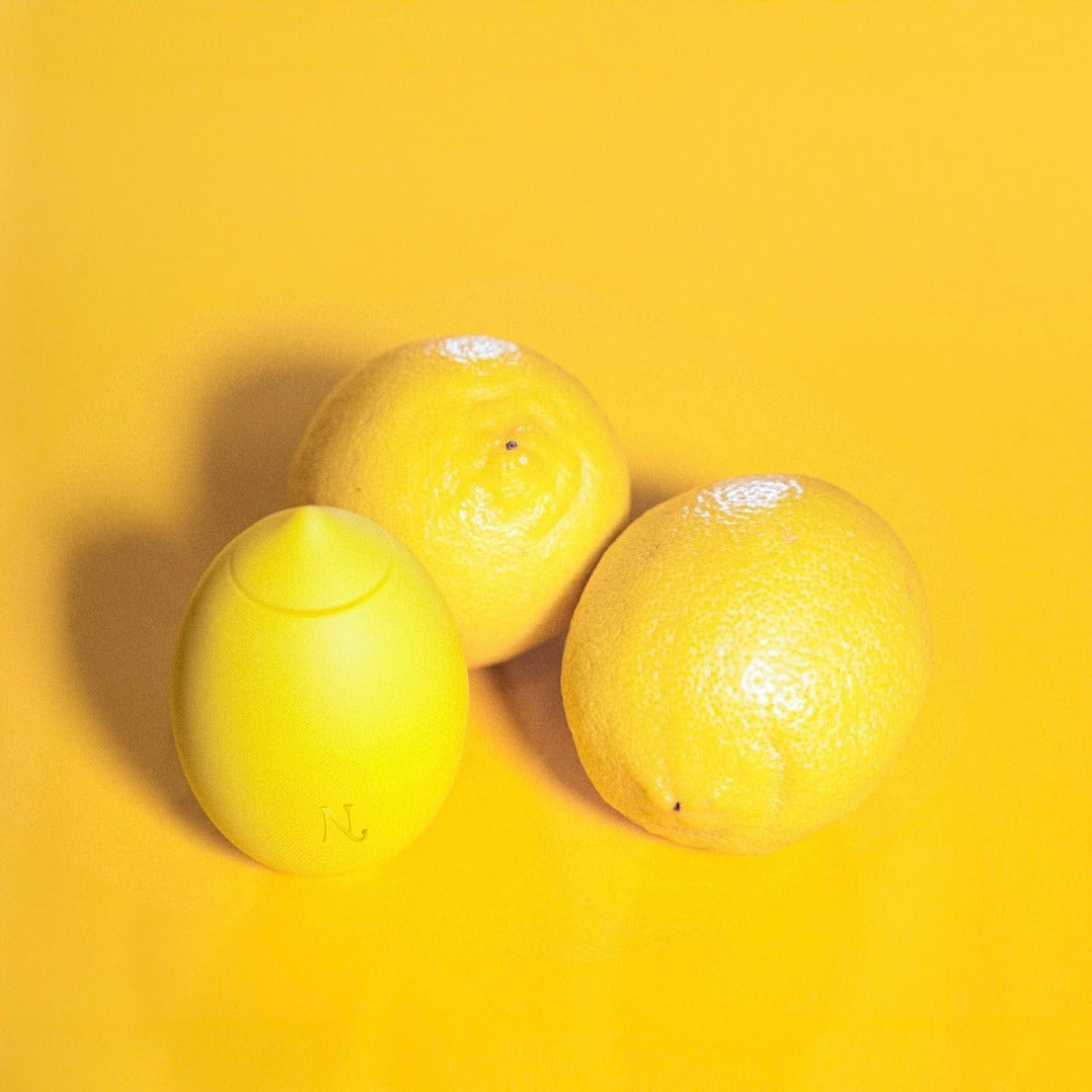 Lemon Clitoral Vibrator — v ruce